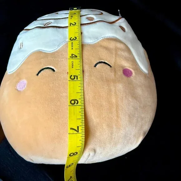 SOLD NWT Rare Chanel 8" The Cinnamon Roll Eyes Closed Squishmallow‎ - Picture 4 of 5